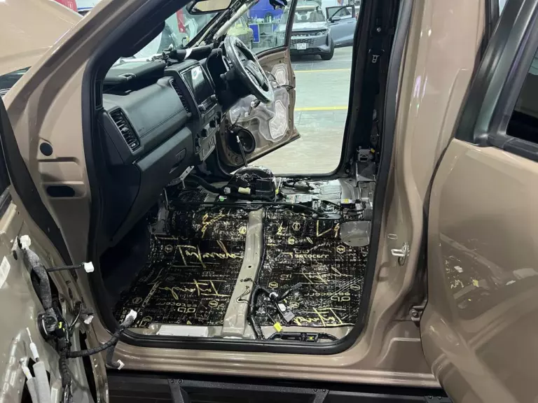 Шумоизоляция пола Nissan Frontier 15