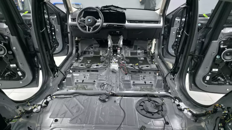 Шумоизоляция пола BMW X2-1