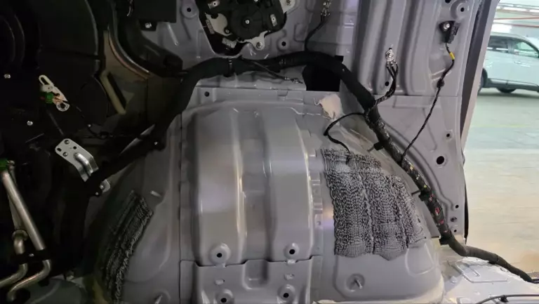Шумоизоляция багажника GAC M8-2