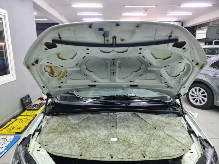 Lada Granta капот 2