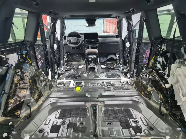 Шумоизоляция пола Toyota Land Cruiser 250 Prado-1