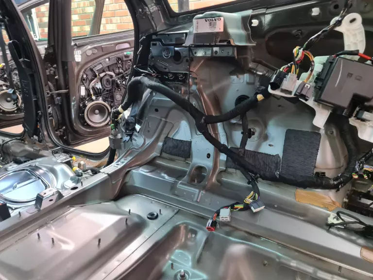 Шумоизоляция багажника Volvo V60-3