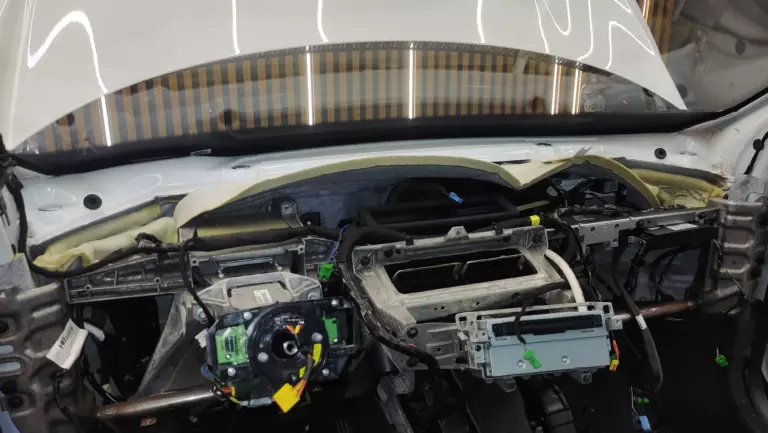 Шумоизоляция торпедо Volvo XC60-2